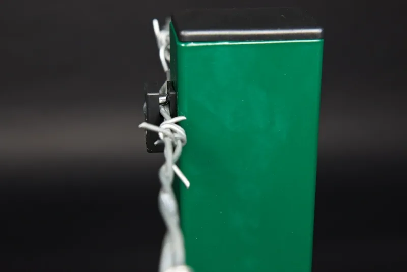 I-Träger für NATO-Draht auf Rechteckrohr 60x40 mm, feuerverzinkt + RAL 6005 (Moss green) – Bild 4