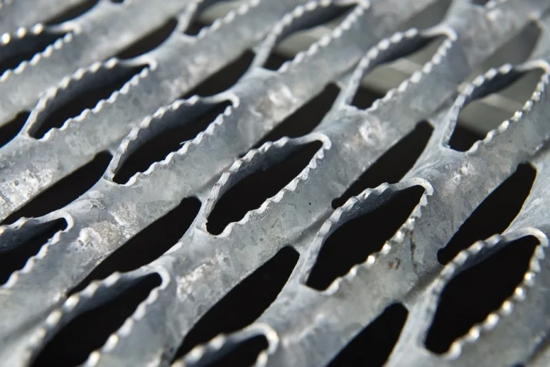 Sicherheitsstufe Stabil, feuerverzinkt 600x240x40/62x2 mm – Bild 3