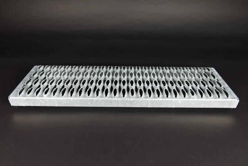 Sicherheitsstufe Stabil, feuerverzinkt 600x240x40/62x2 mm – Bild 4